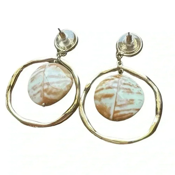 Large hammered circle with shell drop earrings - Picture 2 of 2